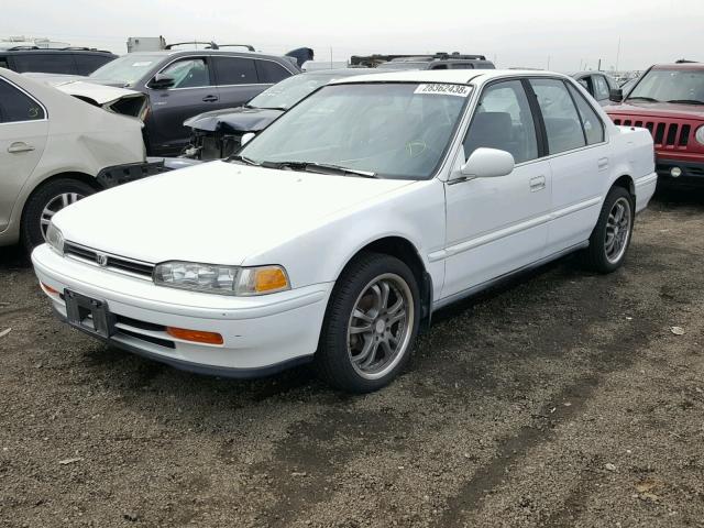 1HGCB7690PA173285 - 1993 HONDA ACCORD 10T WHITE photo 2