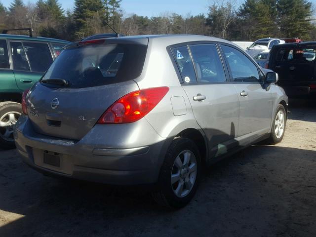 3N1BC13E97L424130 - 2007 NISSAN VERSA S GRAY photo 4