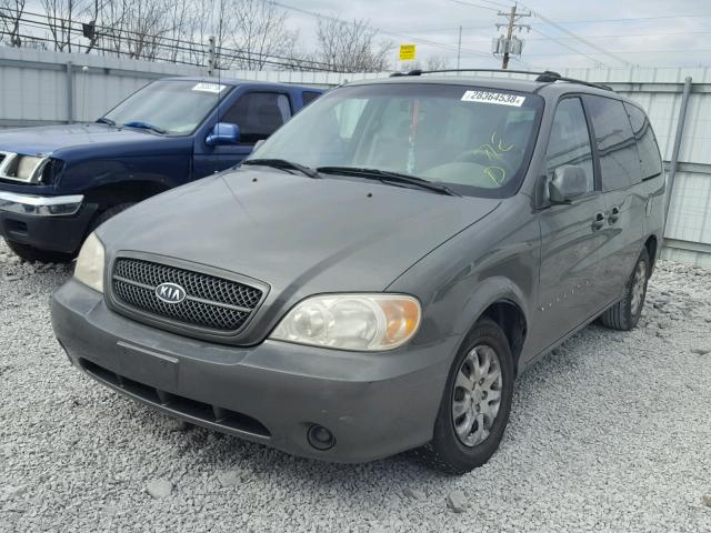 KNDUP131456624749 - 2005 KIA SEDONA EX GRAY photo 2