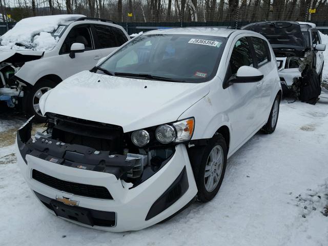 1G1JC6SH4F4143447 - 2015 CHEVROLET SONIC LT WHITE photo 2