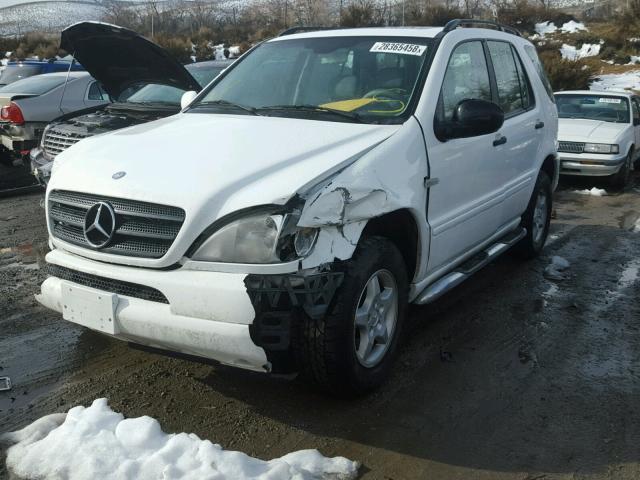 4JGAB54E61A288714 - 2001 MERCEDES-BENZ ML 320 WHITE photo 2