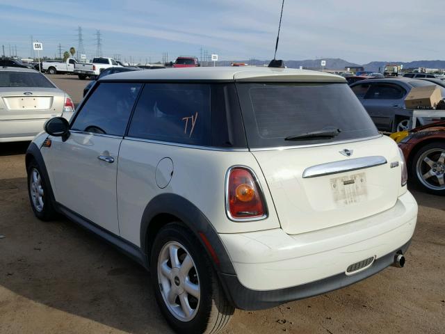WMWMF33558TT61482 - 2008 MINI COOPER WHITE photo 3