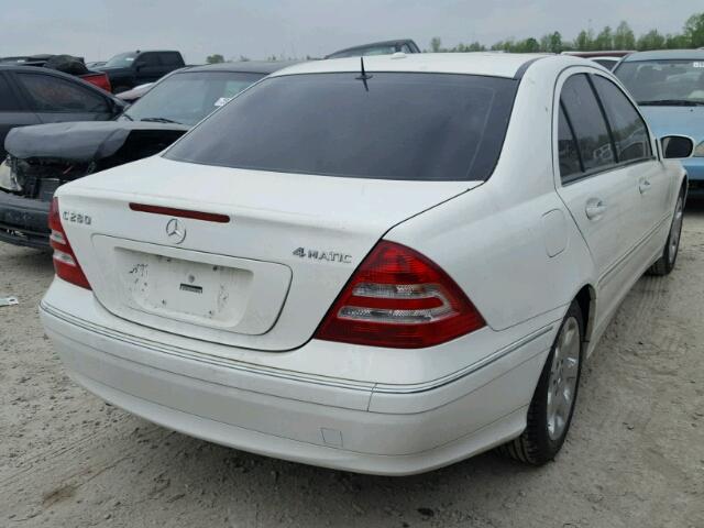 WDBRF92H56F780367 - 2006 MERCEDES-BENZ C GENERATI WHITE photo 4