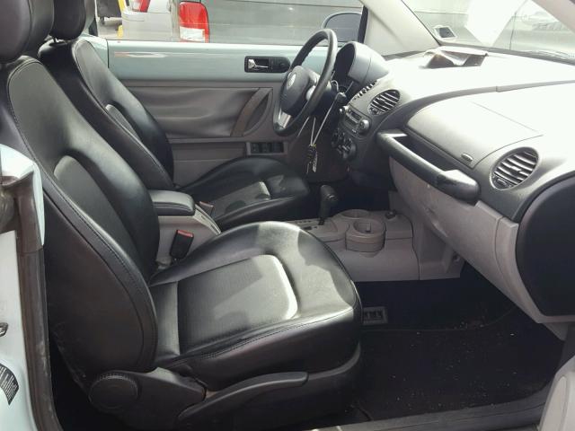 3VWCM21Y84M303027 - 2004 VOLKSWAGEN NEW BEETLE 蓝色 照片 5