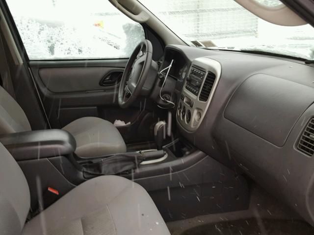 1FMYU93175KD12002 - 2005 FORD ESCAPE XLT SILVER photo 5