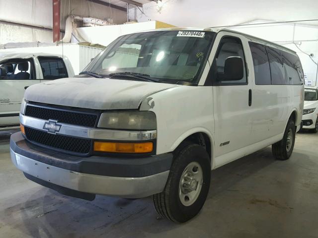 1GAHG35U861158335 - 2006 CHEVROLET EXPRESS G3 WHITE photo 2