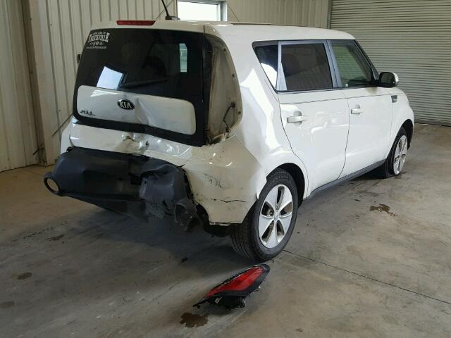 KNDJN2A22E7025630 - 2014 KIA SOUL WHITE photo 4