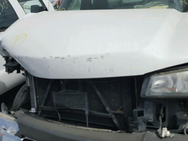 1GBHC24U55E299969 - 2005 CHEVROLET SILVERADO WHITE photo 7