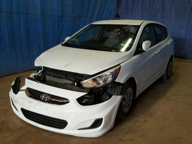 KMHCT5AE4HU313323 - 2017 HYUNDAI ACCENT SE WHITE photo 2