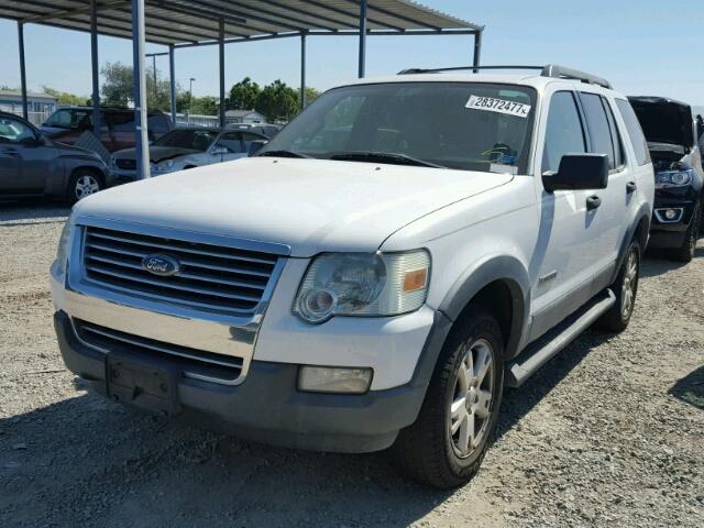 1FMEU73806UA56926 - 2006 FORD EXPLORER X WHITE photo 2