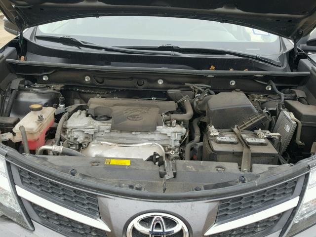 2T3ZFREV6FW134692 - 2015 TOYOTA RAV4 LE GRAY photo 7