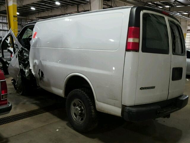 1GCGG25C881212501 - 2008 CHEVROLET EXPRESS G2 WHITE photo 3