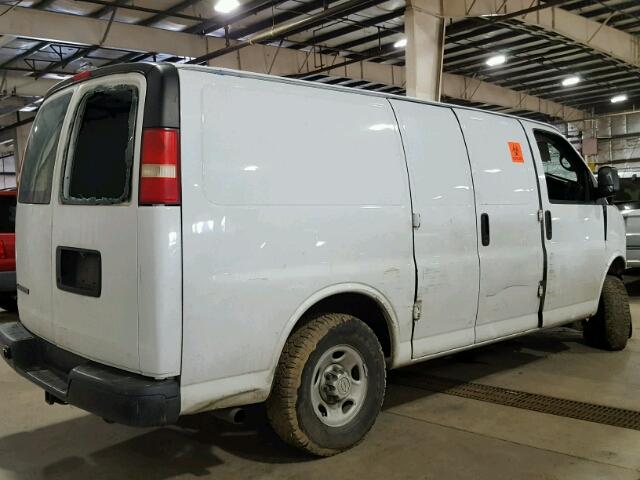 1GCGG25C881212501 - 2008 CHEVROLET EXPRESS G2 WHITE photo 4