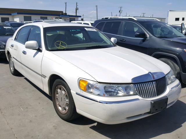 1LNHM82W8YY938800 - 2000 LINCOLN TOWN CAR S WHITE photo 1