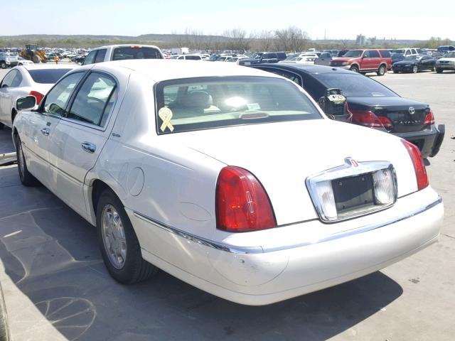 1LNHM82W8YY938800 - 2000 LINCOLN TOWN CAR S WHITE photo 3