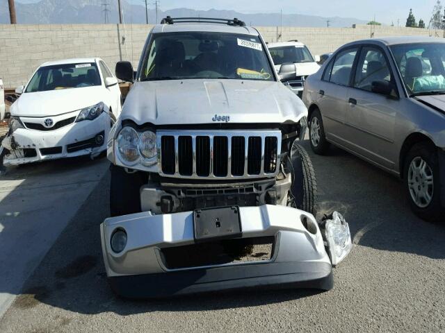 1J4HR58245C530872 - 2005 JEEP GRAND CHER SILVER photo 9