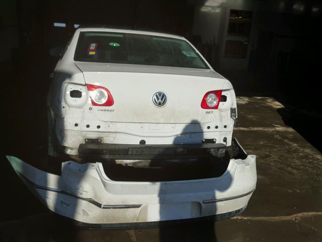 WVWJK73C29P057317 - 2009 VOLKSWAGEN PASSAT TUR WHITE photo 9