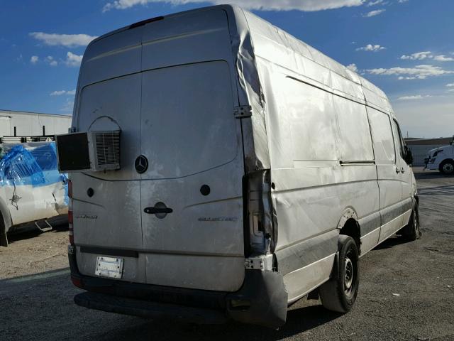 WD3PE8DCXFP113614 - 2015 MERCEDES-BENZ SPRINTER 2 SILVER photo 4