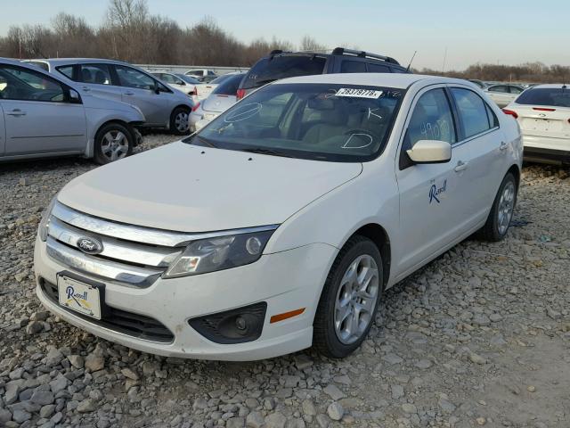 3FAHP0HA3AR388490 - 2010 FORD FUSION SE WHITE photo 2