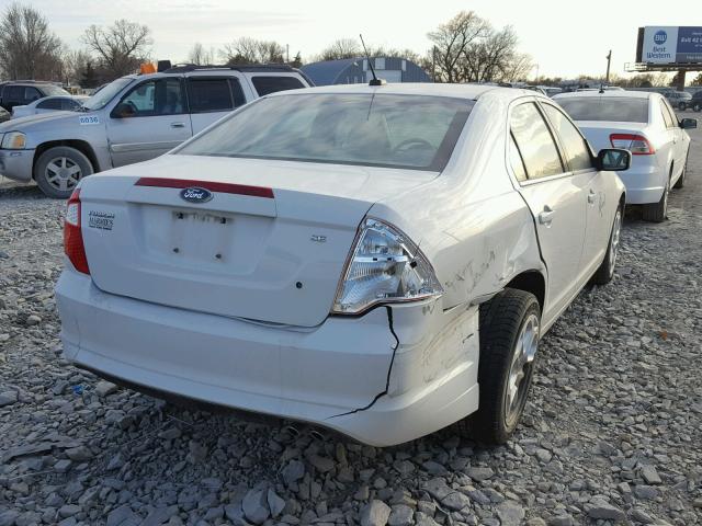 3FAHP0HA3AR388490 - 2010 FORD FUSION SE WHITE photo 4