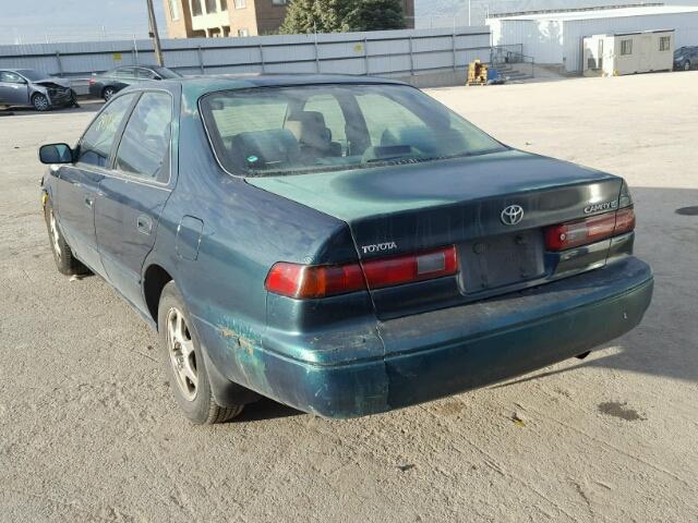 JT2BG28K7W0116609 - 1998 TOYOTA CAMRY LE GREEN photo 3