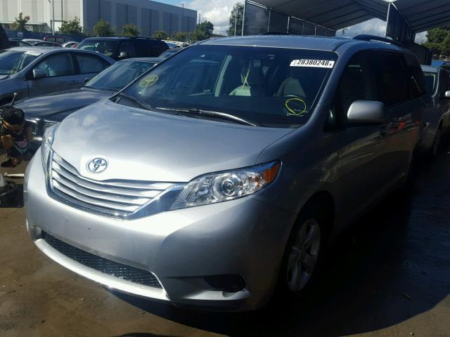 5TDKK3DCXFS684697 - 2015 TOYOTA SIENNA LE SILVER photo 2