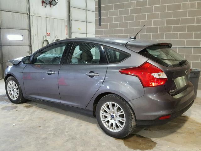 1FAHP3K28CL185728 - 2012 FORD FOCUS SE SILVER photo 3