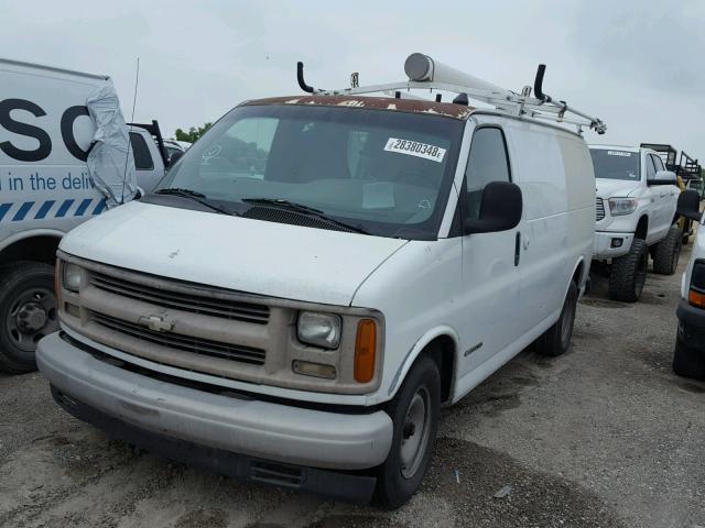 1GCFG25W311110017 - 2001 CHEVROLET EXPRESS G2 WHITE photo 2