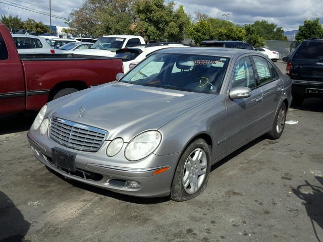 WDBUF56J56A810125 - 2006 MERCEDES-BENZ E 350 GRAY photo 2