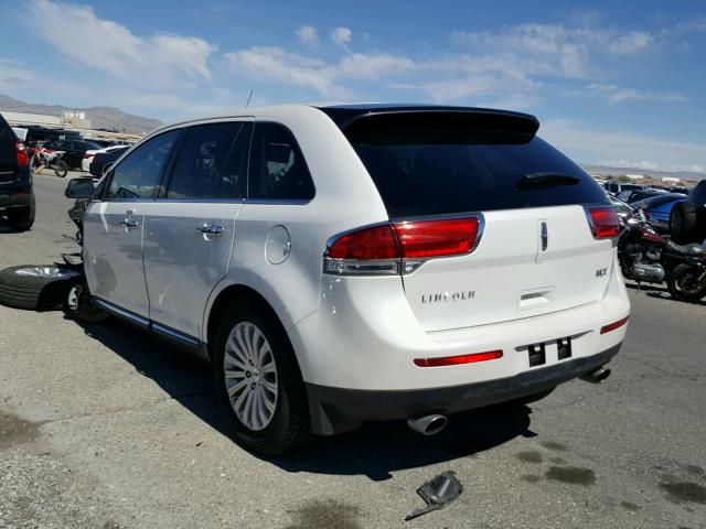 2LMDJ6JK2DBL28302 - 2013 LINCOLN MKX WHITE photo 3