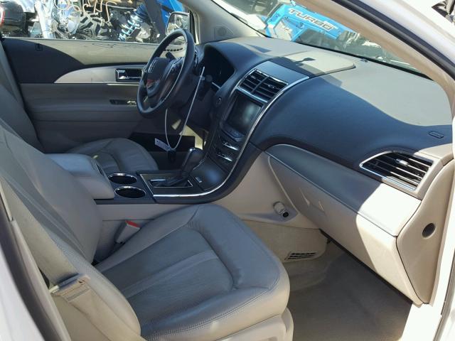 2LMDJ6JK2DBL28302 - 2013 LINCOLN MKX WHITE photo 5