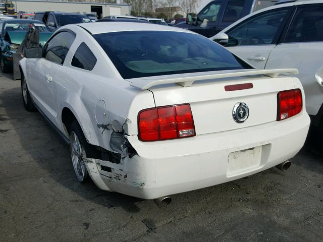 1ZVFT80N155147981 - 2005 FORD MUSTANG WHITE photo 3