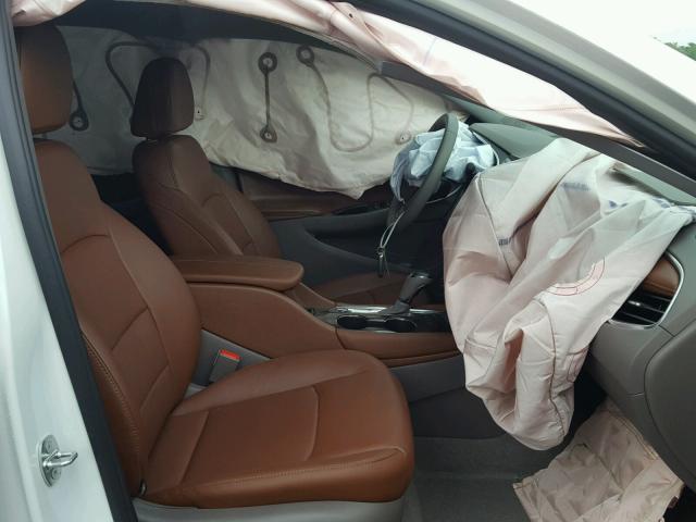 1G1ZH5SX5HF142854 - 2017 CHEVROLET MALIBU PRE WHITE photo 5