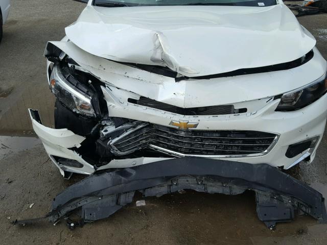 1G1ZH5SX5HF142854 - 2017 CHEVROLET MALIBU PRE WHITE photo 9