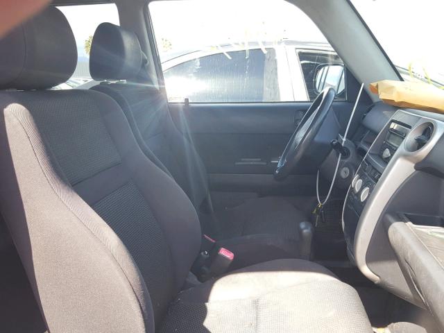 JTLKT324050211101 - 2005 TOYOTA SCION XB BLUE photo 5