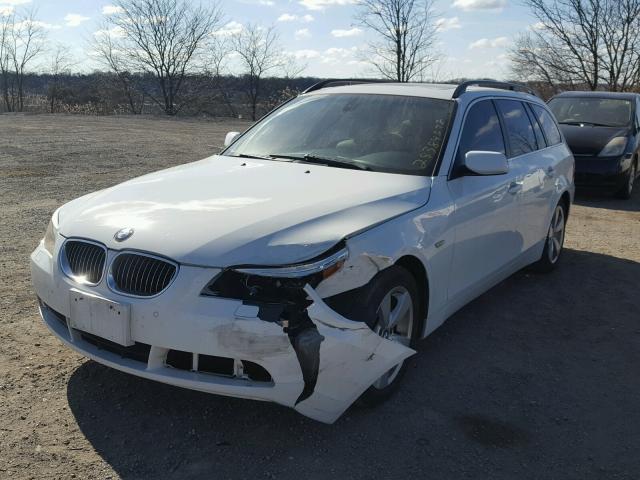 WBANN73577CN03909 - 2007 BMW 530 XIT WHITE photo 2