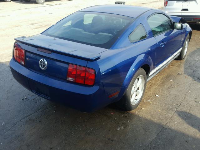 1ZVFT80N175314522 - 2007 FORD MUSTANG BLUE photo 4