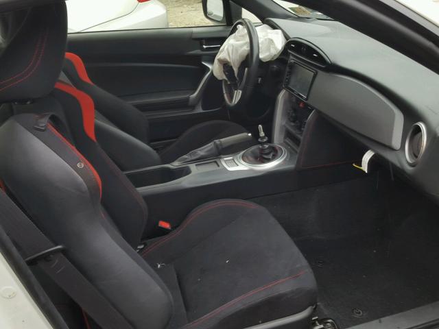 JF1ZNAA12G9703990 - 2016 TOYOTA SCION FR-S თეთრი ფოტო 5