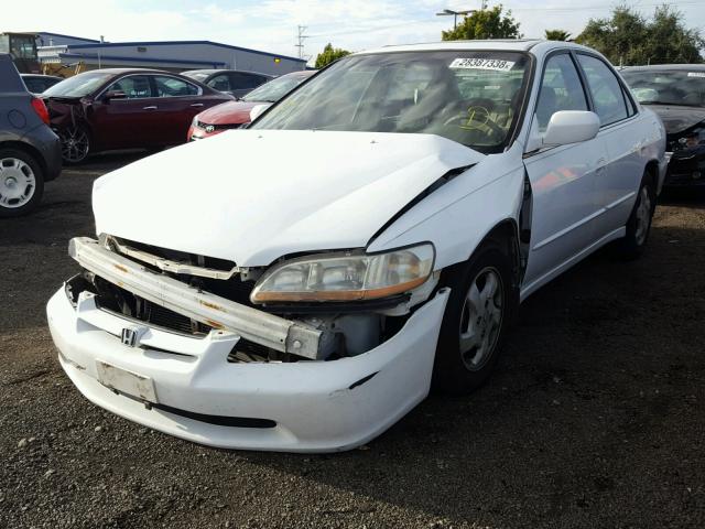 JHMCG6670XC011927 - 1999 HONDA ACCORD EX WHITE photo 2