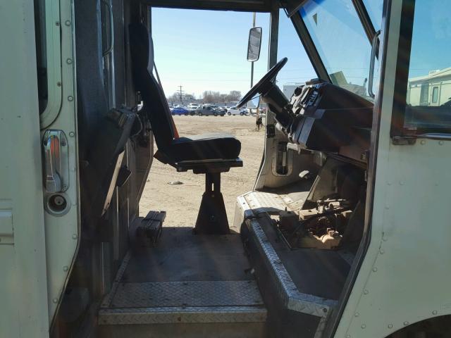 4UZA4FF49WC911887 - 1998 FREIGHTLINER CHASSIS M WHITE photo 5