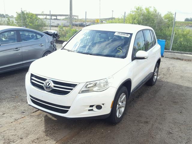 WVGAV7AX1AW000593 - 2010 VOLKSWAGEN TIGUAN S WHITE photo 2