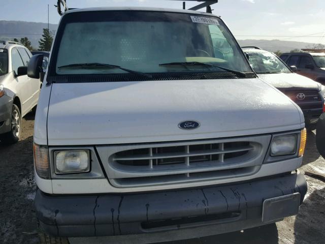 1FTRE14282HA54886 - 2002 FORD ECONOLINE WHITE photo 9