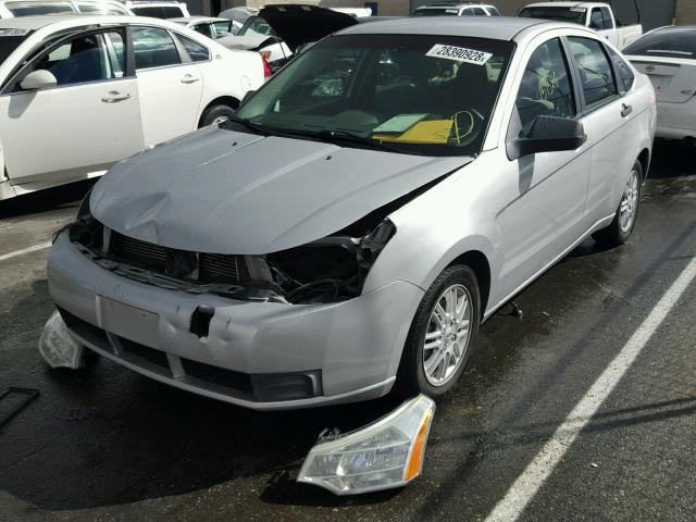 1FAHP35N59W102091 - 2009 FORD FOCUS SE SILVER photo 2