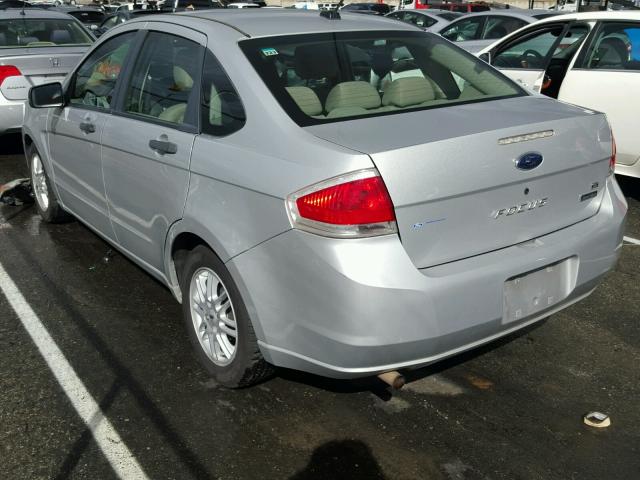 1FAHP35N59W102091 - 2009 FORD FOCUS SE SILVER photo 3