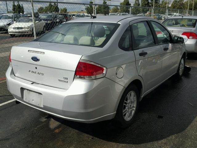 1FAHP35N59W102091 - 2009 FORD FOCUS SE SILVER photo 4