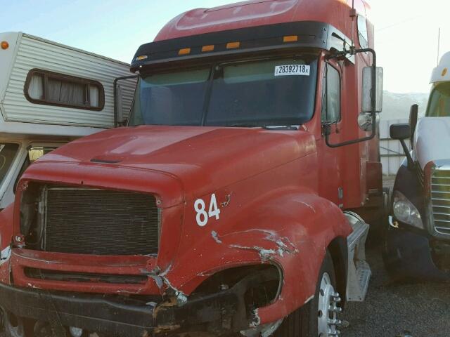 1FUJA6CG62LJ44840 - 2002 FREIGHTLINER CONVENTION RED photo 2