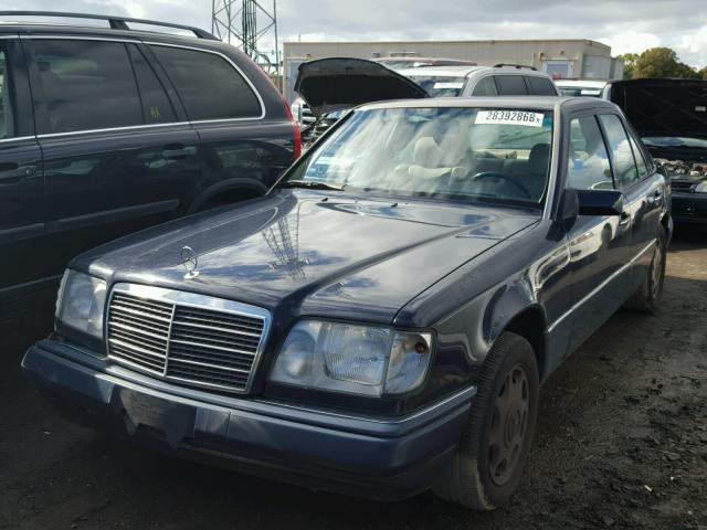 WDBEA32EXRC118967 - 1994 MERCEDES-BENZ E 320 BLUE photo 2