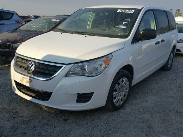 2V4RW4DG2BR717860 - 2011 VOLKSWAGEN ROUTAN S WHITE photo 2