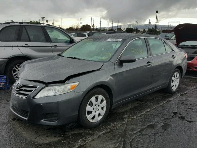 4T4BF3EK2AR025951 - 2010 TOYOTA CAMRY BASE GRAY photo 2