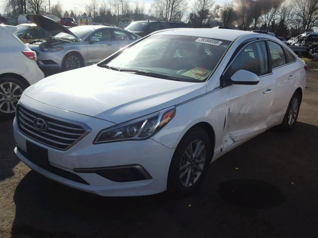 5NPE24AF1HH519308 - 2017 HYUNDAI SONATA SE WHITE photo 2